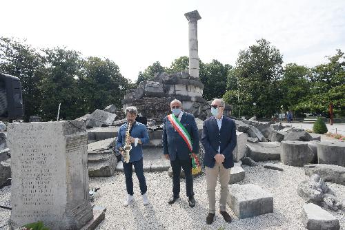 Il vicegovernatore del Fvg con delega alla Salute Riccardo Riccardi con il sindaco di Gorizia Rodolfo Ziberna alla cerimonia di commemorazione svolta oggi presso il Parco della Rimembranza del capoluogo isontino